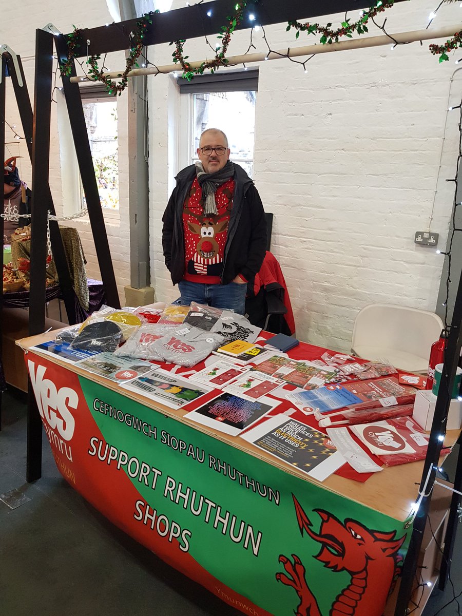 GutoHughes's tweet photo. @yescymruruthin @YesCymru 
Mynd yn dda yn Rhuthun heddiw. Dewch lawr I ddweud helo. 👍 https://t.co/KadOx1LVIH