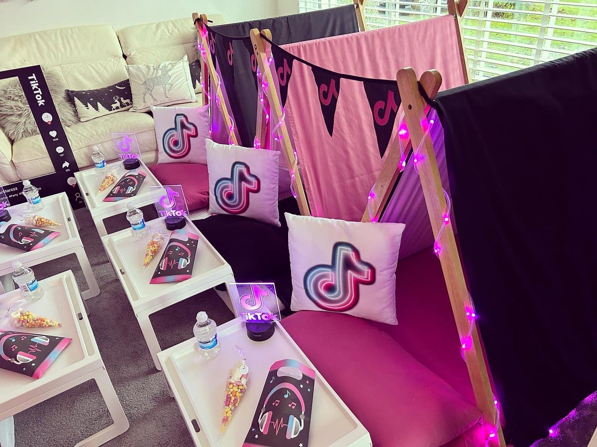 sleepoverstarzz's tweet photo. TikTok themed sleepover for 6 lucky girls in East Kilbride, they’re going to LOVE it 🥰📱

#sleepover #party #glasgow #tiktok #fyp #eastkilbride #teepee #teepeesleepover https://t.co/dfJK82pNur
