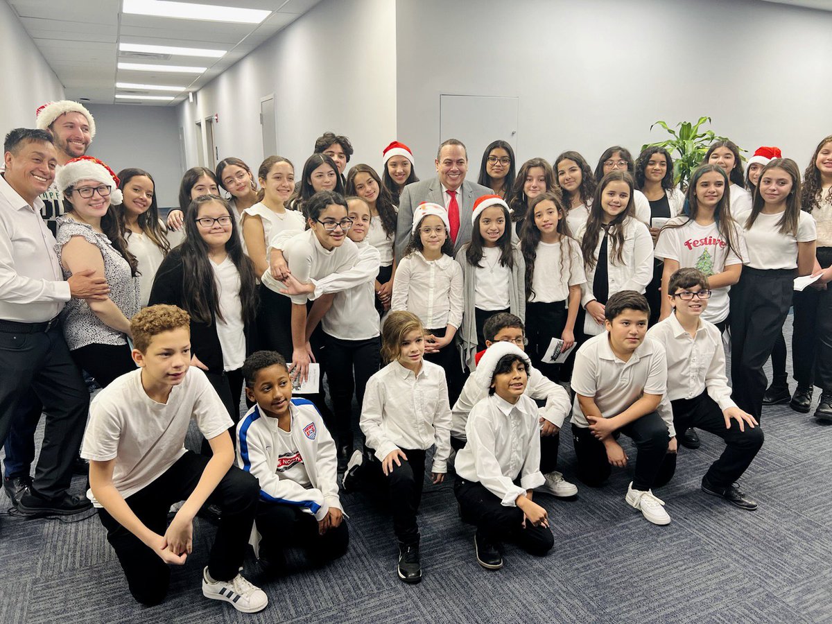 ArtsNboe's tweet photo. Thank you Anne Street School for bringing sparkle, shine and holiday joy to Central Office.
🎉 @NPSvoices https://t.co/a4SN1dEmXF