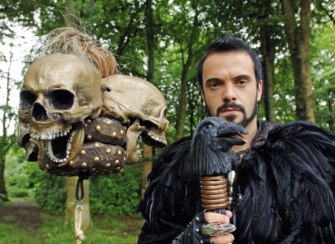CreationRavenre's tweet photo. Aw I'm a day late!  Happy 20 years since the Challenge Begun! 
Thank you @jarmackenzie and the incredible production team for making those magical series! 
#raven #letthechallengebegin #bringbackraven https://t.co/knrvHFsU0B