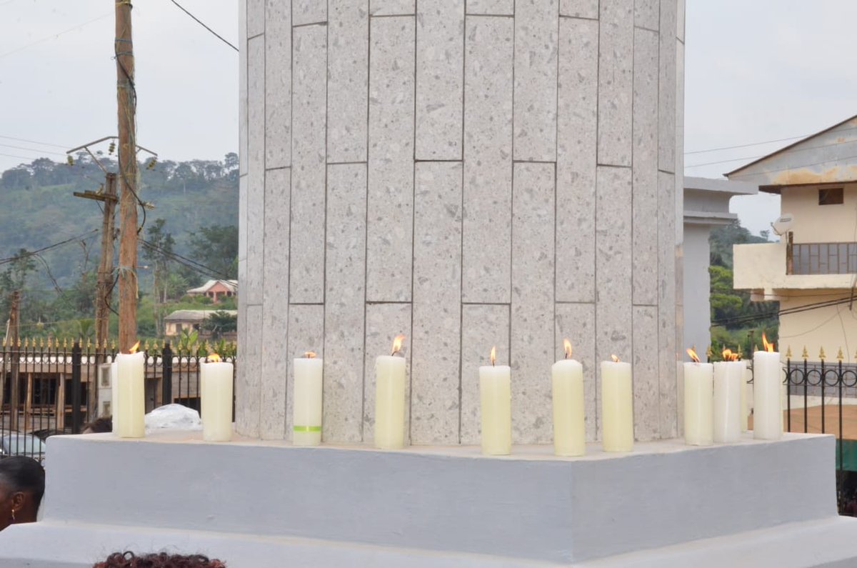 TheCameroonianZ's tweet photo. Le Ministre des Transports a inauguré la stèle érigée en mémoire des victimes de l'accident ferroviaire d'Eseka. 

#Cameroon 
© : @camertrans https://t.co/3UnaBsbJjH