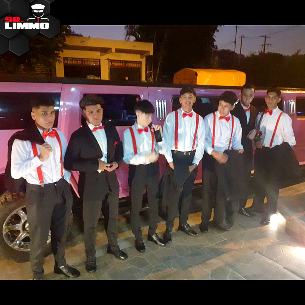 srlimmo's tweet photo. Colación de Alumnos del Colegio Virgen de la Candelaria de Capiata
Con la #PinkHummer de SR LIMMO una experiencia única e inolvidable 😎
#hummer #limmo #limousine #estudiantes #colacion https://t.co/R7Nz3YoxdX