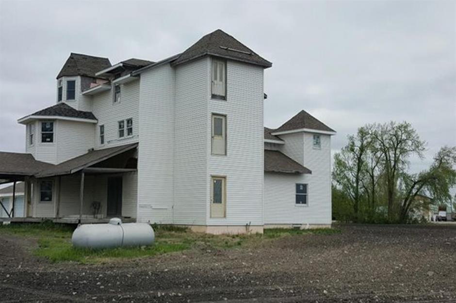 Post a RL house that looks like an EA premade house. I'll start