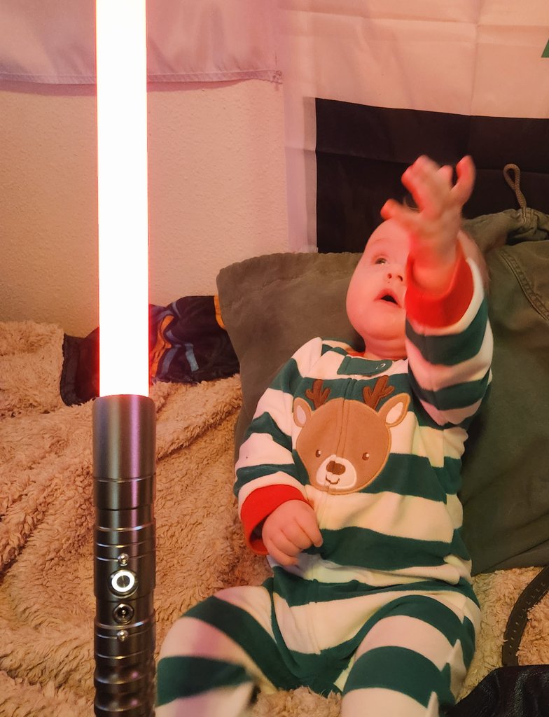ShadowjoyMedic's tweet photo. Should... should I be worried that my daughter only wanted the red double bladed lightsaber? O.O https://t.co/CEj3KgkFb8
