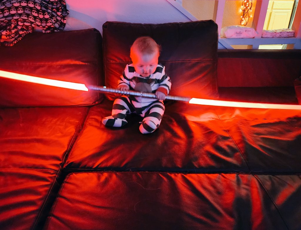 ShadowjoyMedic's tweet photo. Should... should I be worried that my daughter only wanted the red double bladed lightsaber? O.O https://t.co/CEj3KgkFb8