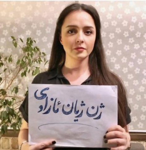 SamRasoulpour's tweet photo. نیروهای سرکوبگر جمهوری اسلامی #ترانه_علیدوستی را بازداشت کردند. https://t.co/xEBxE08RFS