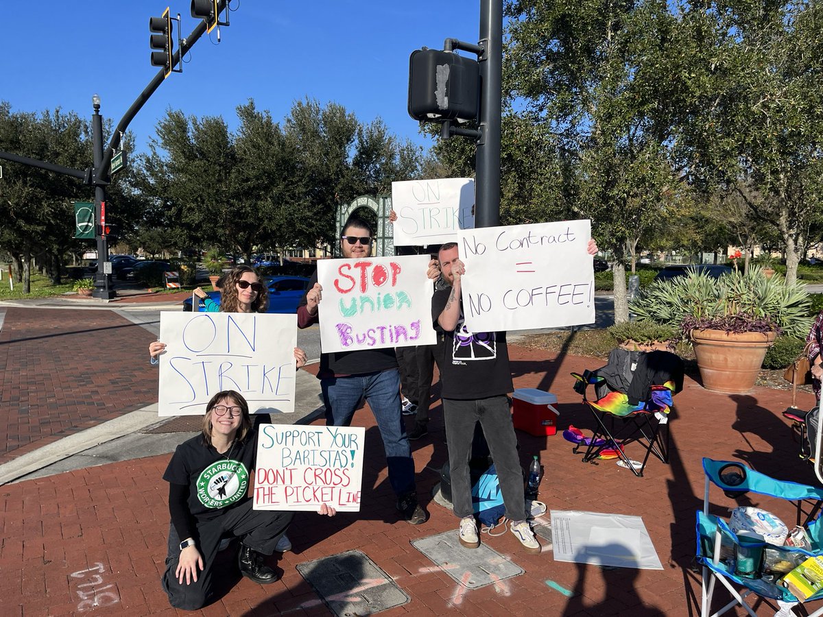 BlastOffBlastic's tweet photo. Oviedo Michtell Hammock is on strike to support our fellow union workers and protest the illegal removal of our credit card tips! #DoubleDownStrike https://t.co/eWcGeGB8WA