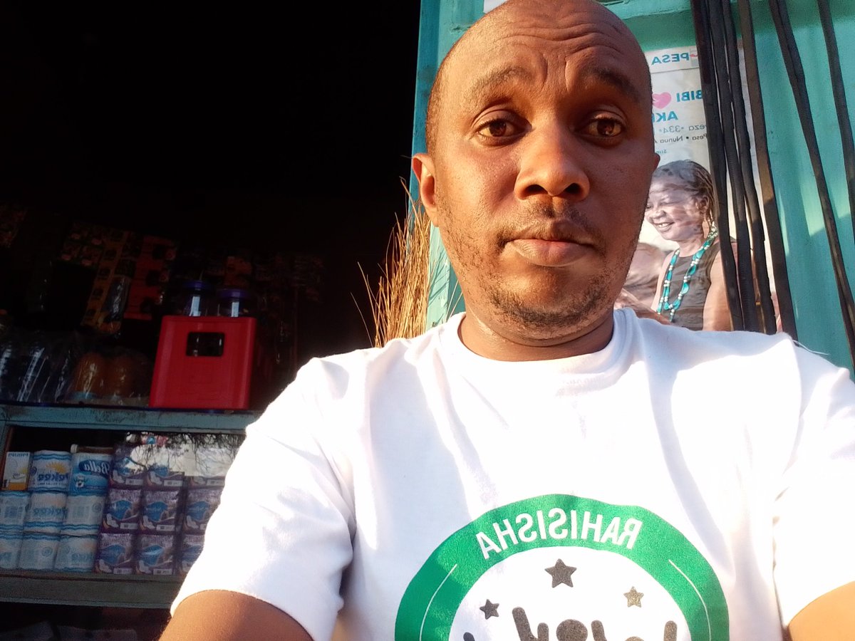 deejaymwems's tweet photo. Me face howdy tweeps https://t.co/5KW4ocyp1h