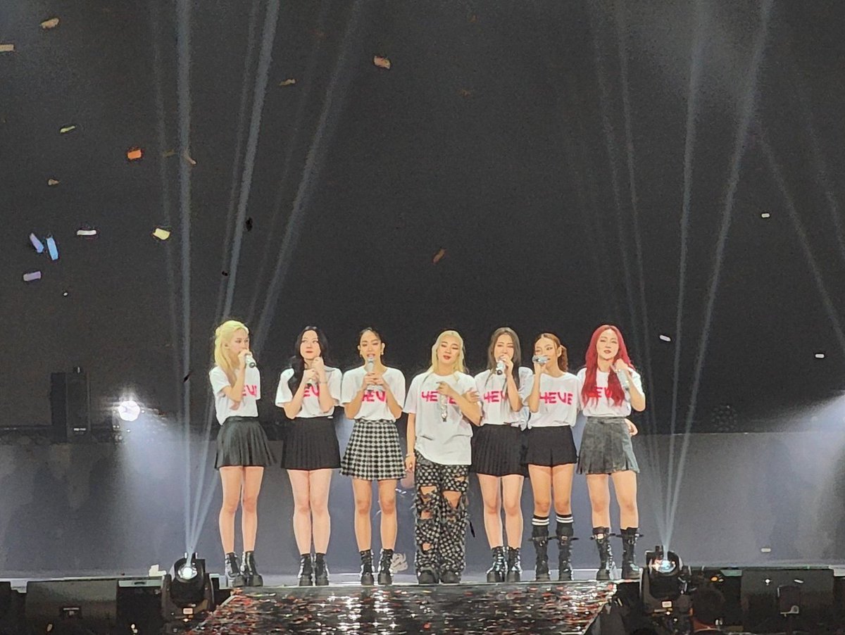 RubyPb88's tweet photo. have a nice day I'll wait and see tomorrow. I wish you to be happy.
(love you guys😘)
#4EVEthe1stconcertDAY1
#4EVEThe1stConcer #4ve https://t.co/r9aNJh8GEO