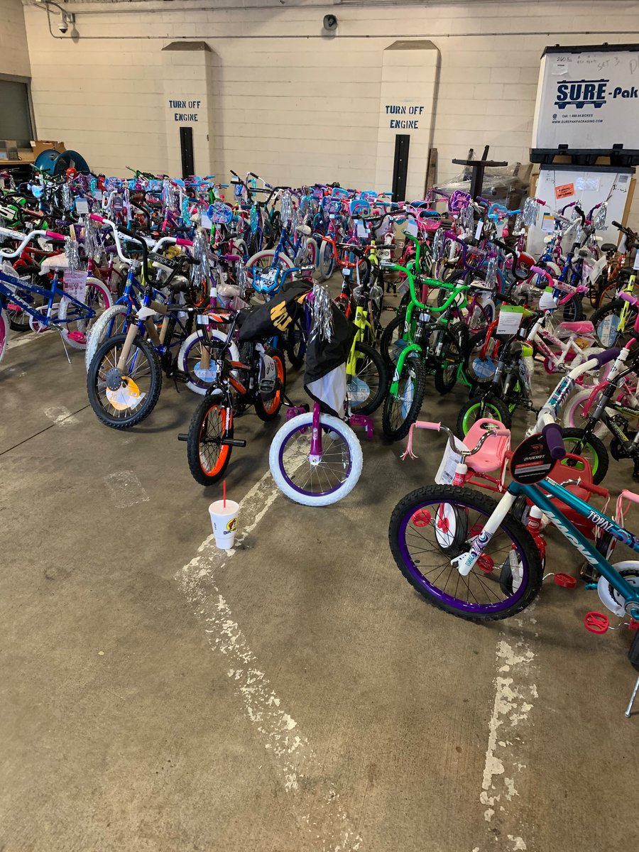 M0rganHPD's tweet photo. Did someone say BIKE?!? Join us today from 9a-12p at 8300 Mykawa Rd. for the annual bike drive. #hpdvictimservicesdivision #toydrive #houstonpolicedepartment #southeastdivision https://t.co/xIJGSbViYc