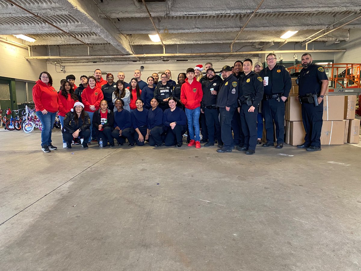M0rganHPD's tweet photo. Did someone say BIKE?!? Join us today from 9a-12p at 8300 Mykawa Rd. for the annual bike drive. #hpdvictimservicesdivision #toydrive #houstonpolicedepartment #southeastdivision https://t.co/xIJGSbViYc