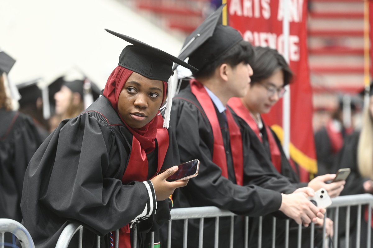IUBloomington's tweet photo. The winter graduates of the IU Bloomington Class of 2022 are ready to officially become alumni of Indiana University. #IUBGrad22 https://t.co/1tWbk6pStL