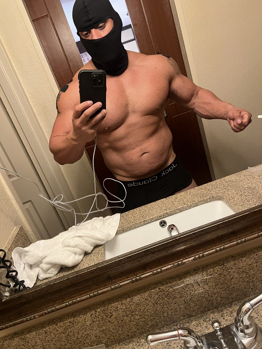HulkReal1's tweet photo. Whose ready for the holiday weekend ? https://t.co/f5cx3YT4CF