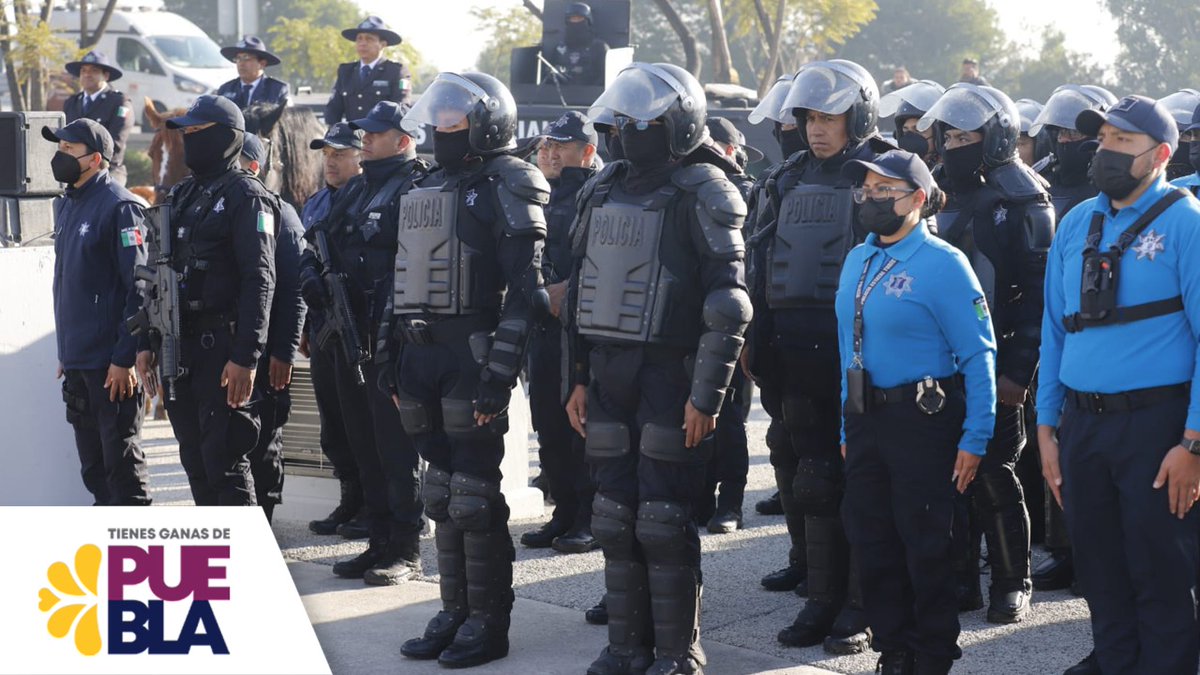 Gob_Puebla's tweet photo. Tras encabezar un toque de silencio en honor a @MBarbosaMX, el gobernador @SergioSalomonC destacó que Puebla no es territorio fértil para la proliferación delincuencial y quien intente iniciarla, se topará con la férrea resistencia de la @SSPGobPue y la sociedad. https://t.co/r5pIkoLNK7