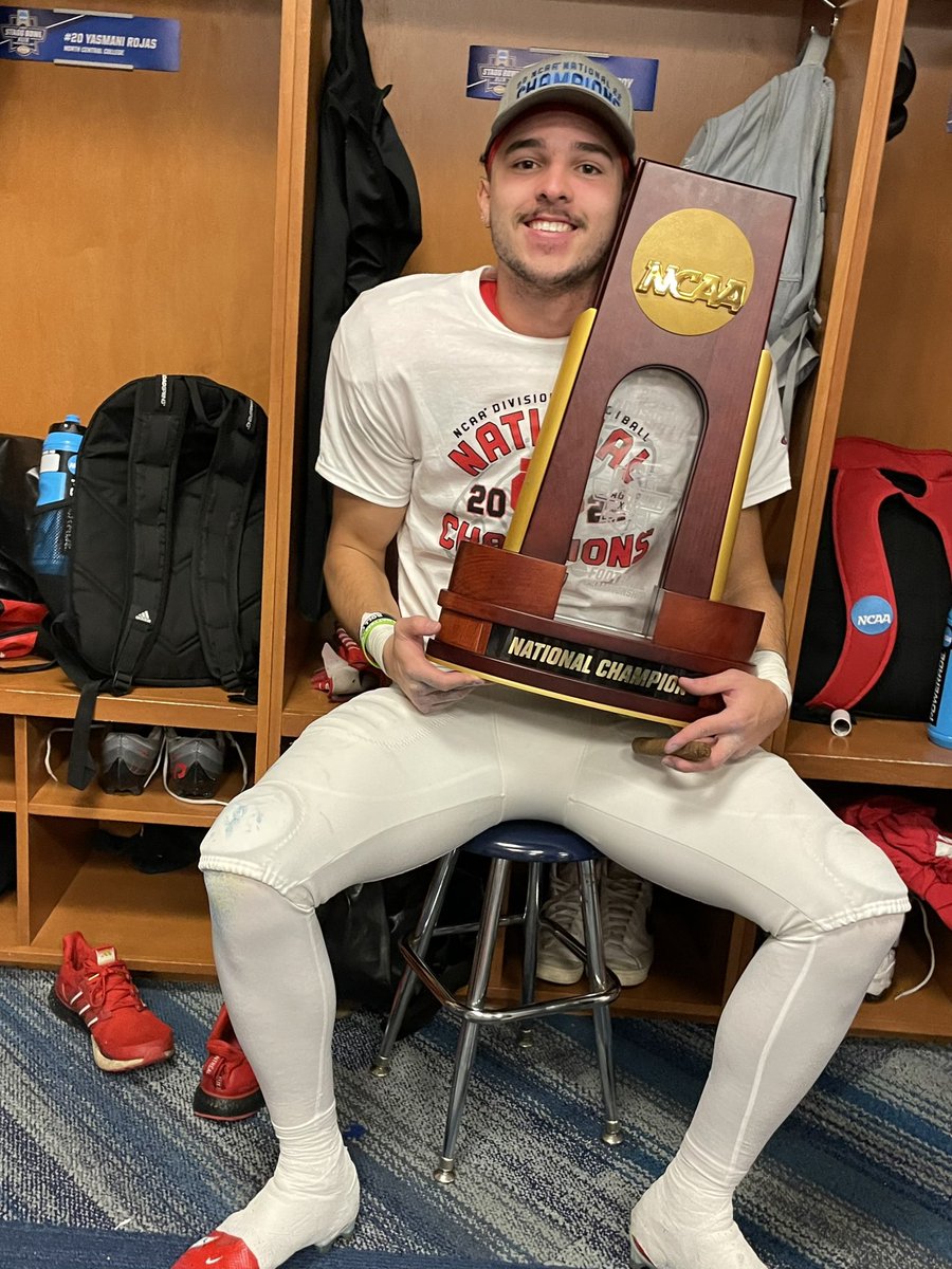 MonstahLynch's tweet photo. NATIONAL CHAMPION #REFUSETOLOSE 💍 https://t.co/Q8NW3gBGSe