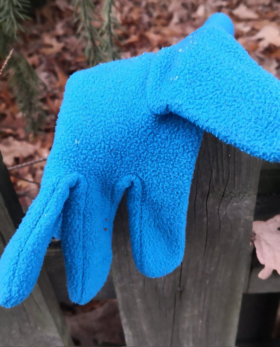 DubeAteo's tweet photo. #lostgloves 🧤 https://t.co/DiHyfR05am