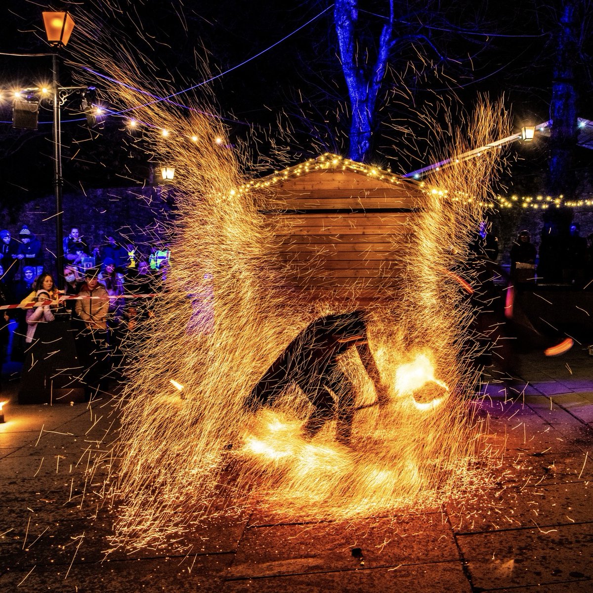 LoveKilkenny's tweet photo. It may be cold outside but ROGU will be heating up @YulefestK with their incredible fire show ❄️🔥
There are so many festivities to experience this Christmas week in #Kilkenny with #Yulefest: https://t.co/umU4Io69hG
#VisitKilkenny #ChristmasInKilkenny 🎄 https://t.co/WAULXCcRjE