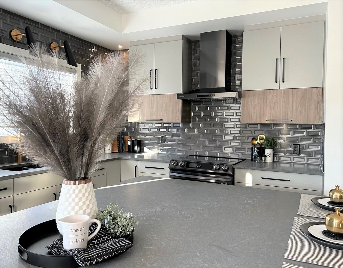 Today is the day! Stop by our brand new showhome in the Uplands at Riverview today from 12-5pm!

Directions: google.ca/maps/dir//Bedr…