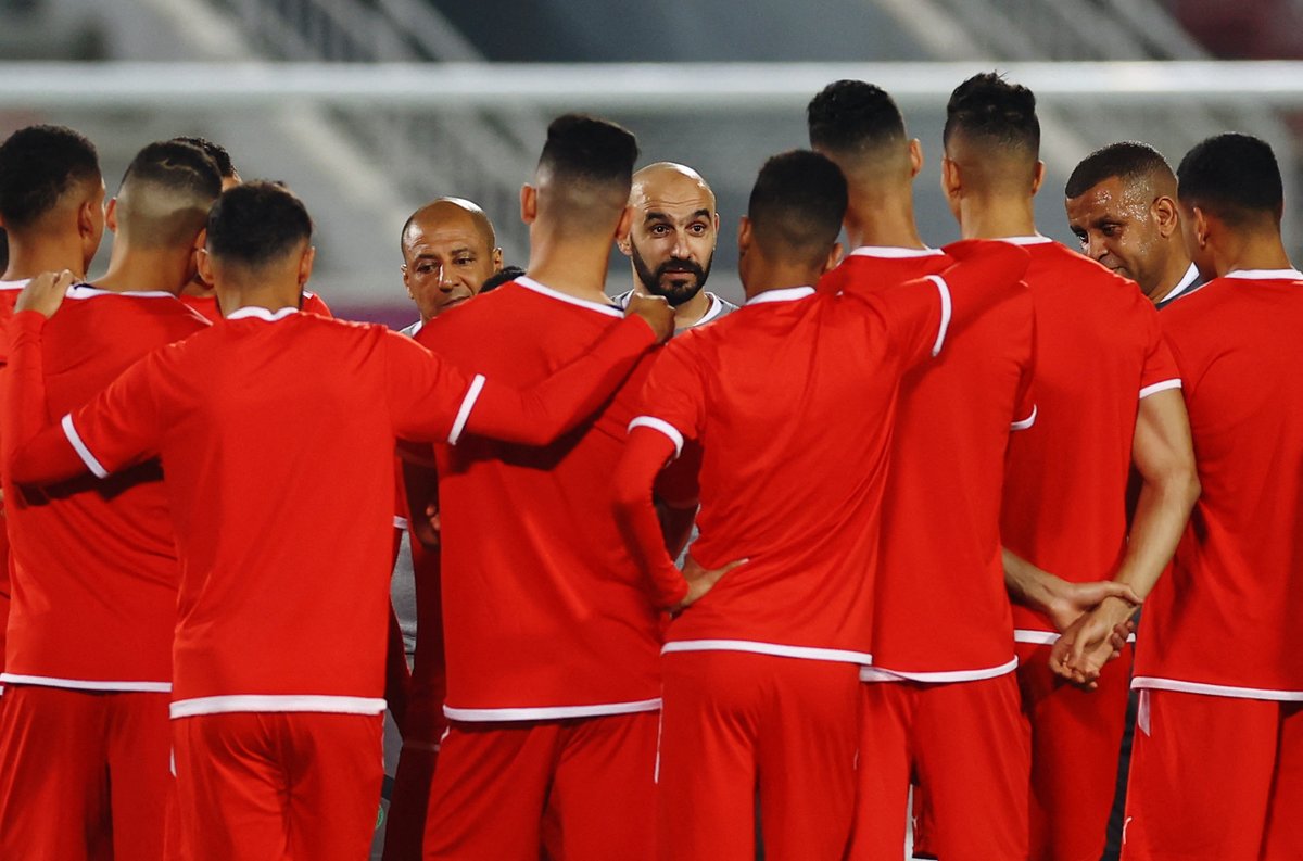 OnlineBabil's tweet photo. Son taktikleri veriyor: Walid Regragui 🇲🇦 

#FIFAWorldCup #Qatar2022 https://t.co/rssPNR7yXz