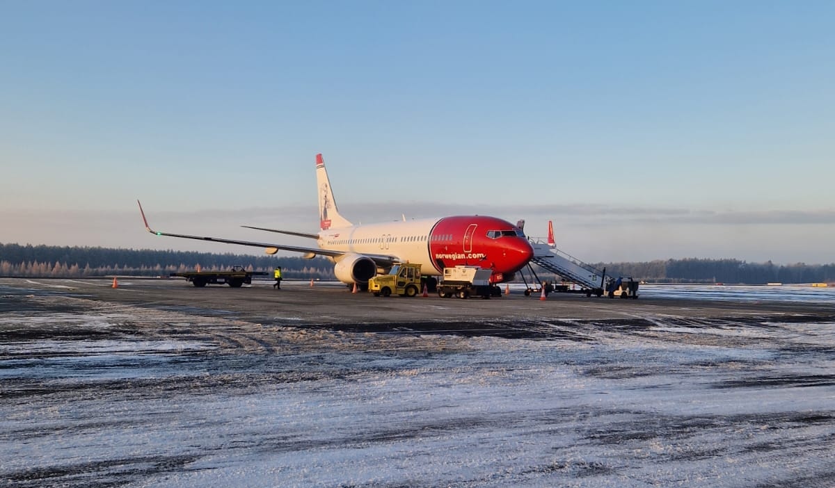 SzczecinAirport's tweet photo. Pojawienie się @Fly_Norwegian na naszym lotnisku zwiastuje szybkie nadejście świąt Bożego Narodzenia.
Dlaczego?🤔
Bo w sezonie zima 2022/23 #LatamzeSzczecina do Oslo Gardermoen od 17.12.2022r. do 10.01.2023r. oraz na stałe od 14.02.2023r.
➡️Bilety: https://t.co/lArlu63352
#SZZOSL https://t.co/dR0dy9ajDT