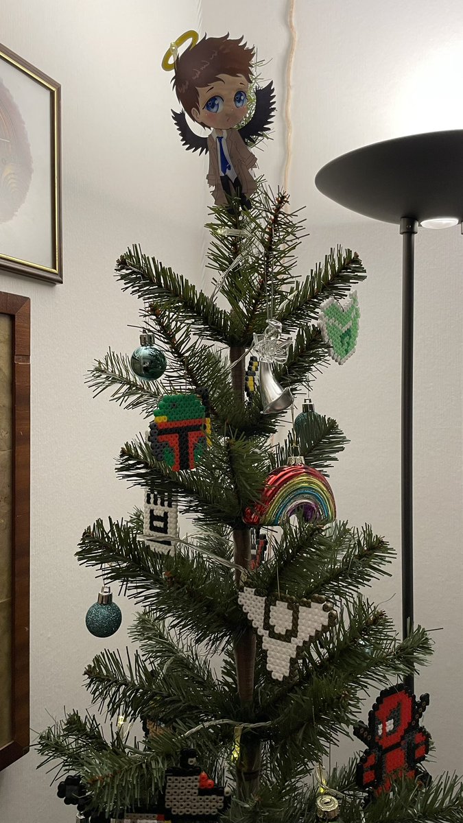 xPickles77x's tweet photo. Finally put up our very nerdy little Christmas tree today. In this house we geek hard! 😁👍
The #hamabead ornaments are made by me and the kids and represent a lot of the nerdy things we like 😊 https://t.co/eZYI2WbNsP