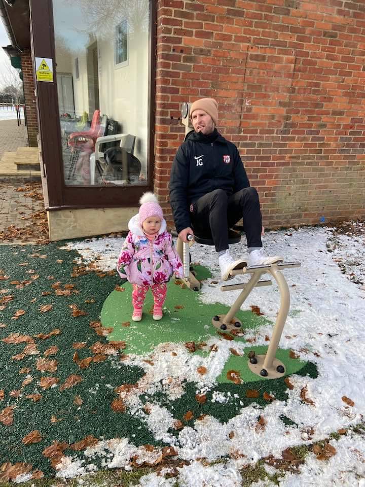 JamesGregs11's tweet photo. Start them young - introducing my daughter to the @Proludic outdoor gym I helped design! #RemovingBarriers #GetUpGetOutGetActive https://t.co/RW2TG3r5se