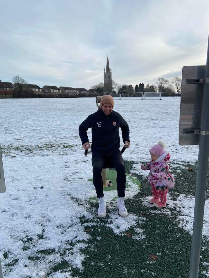 JamesGregs11's tweet photo. Start them young - introducing my daughter to the @Proludic outdoor gym I helped design! #RemovingBarriers #GetUpGetOutGetActive https://t.co/RW2TG3r5se