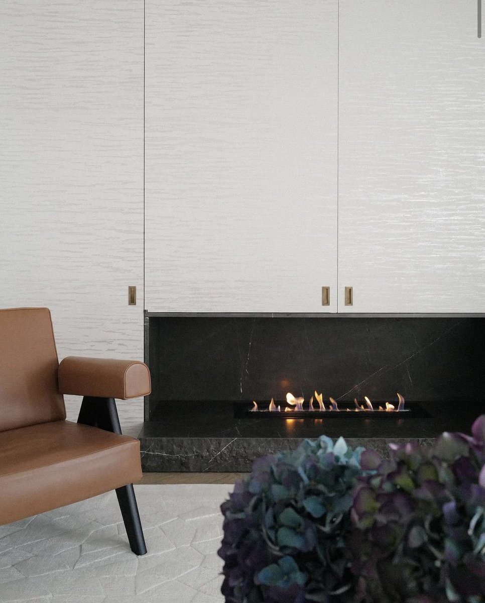 KnotsRugs's tweet image. We love this beautiful cosy detail shot from a past custom private project we worked on for @finchatton. Photo courtesy of Atelier Hillier #knotsrugs #customproject #bespokeproject