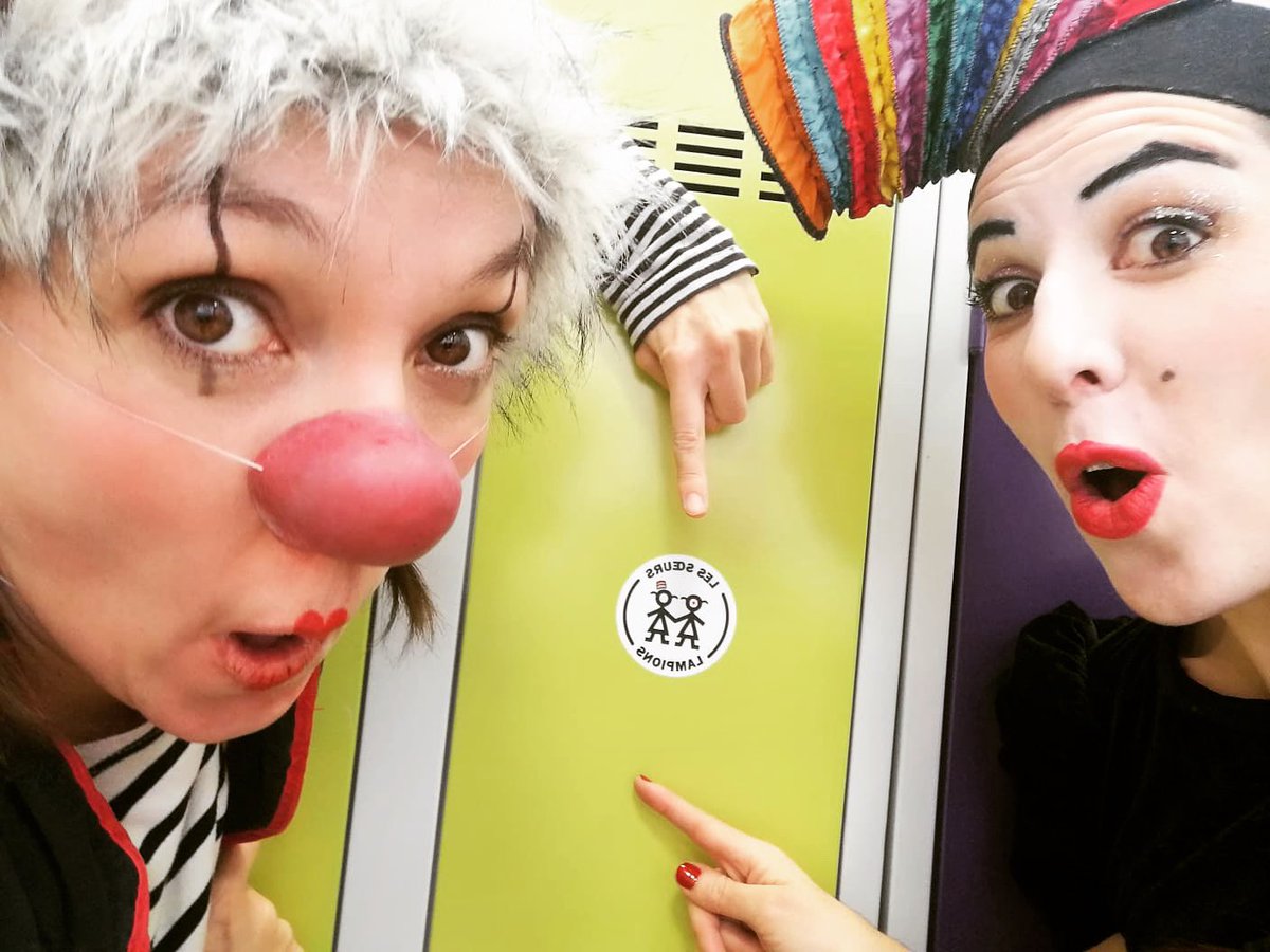 💕 Ce matin les Sœurs Lampions ont joué à l'IME Louise Michel de la fédération <a href="/APAJH/">Fédération APAJH</a> de la @VilledePantin !

😍 Quel plaisir de rejouer dans une structure connue des Sœurettes, à domicile et de retrouver dans leurs loges un souvenir de leur passage en 2021. #makaton #accessible