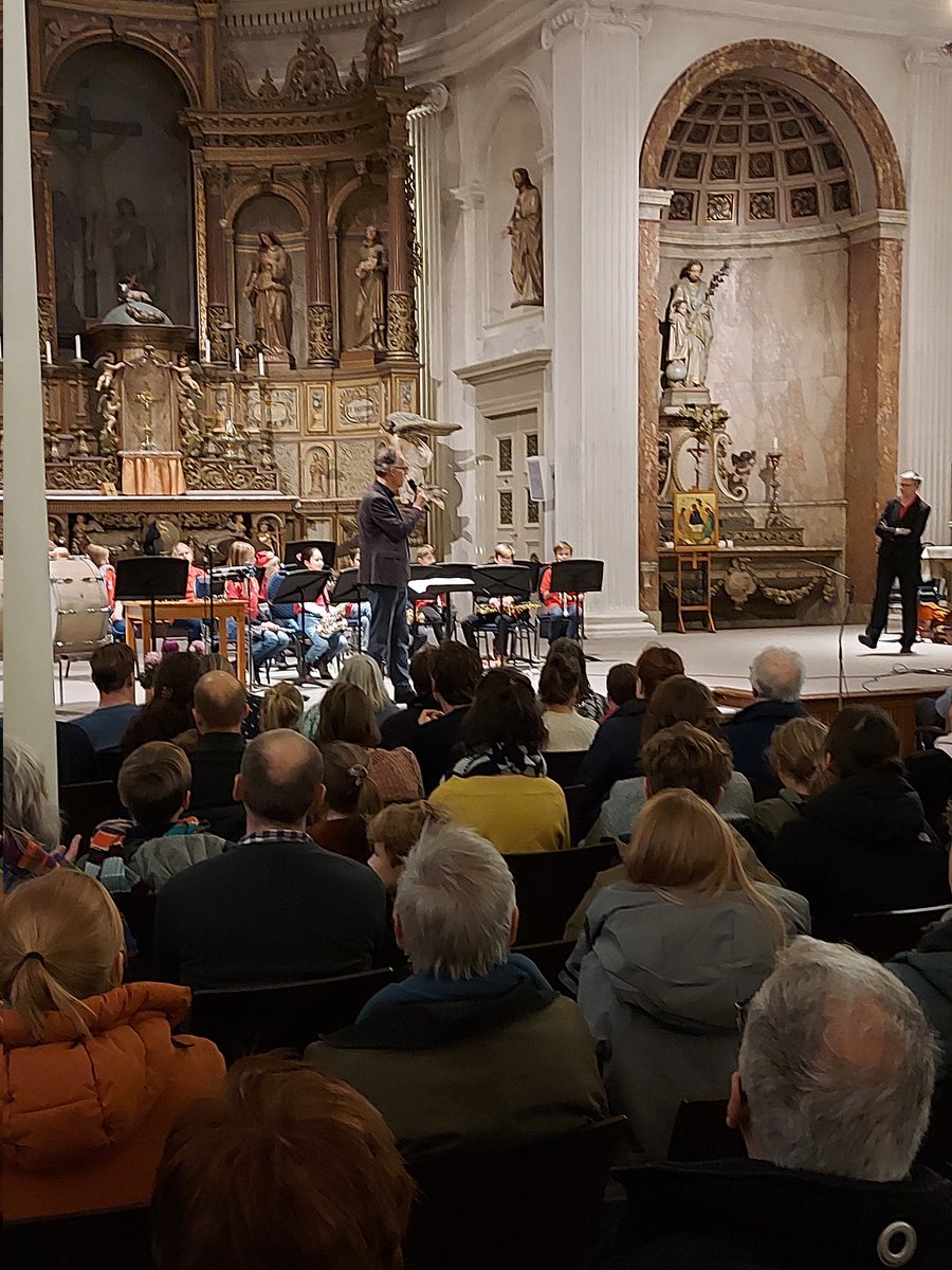 kkoolstra's tweet photo. Kerstconcert Scholen in de Kunst, nu in St. Franciscus Xaveriuskerk https://t.co/0RrMyVXwYd