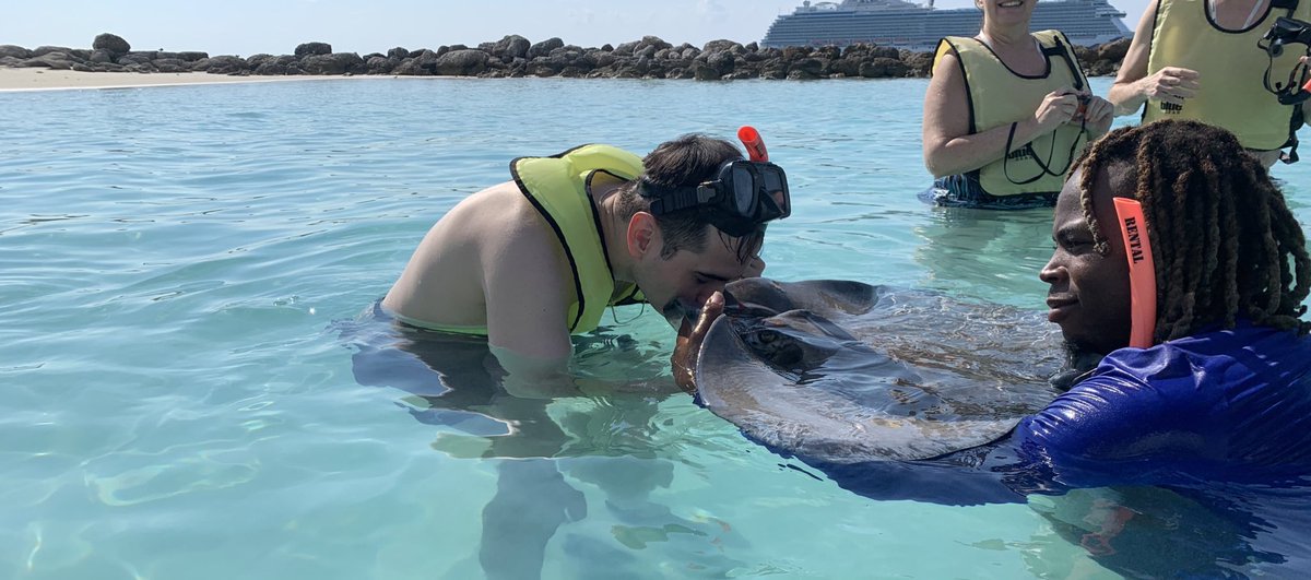 I was finally able to kiss a Stingray, forgiving their species for the loss of my friend Steve Irwin many years ago. 
🤝🤝🤝