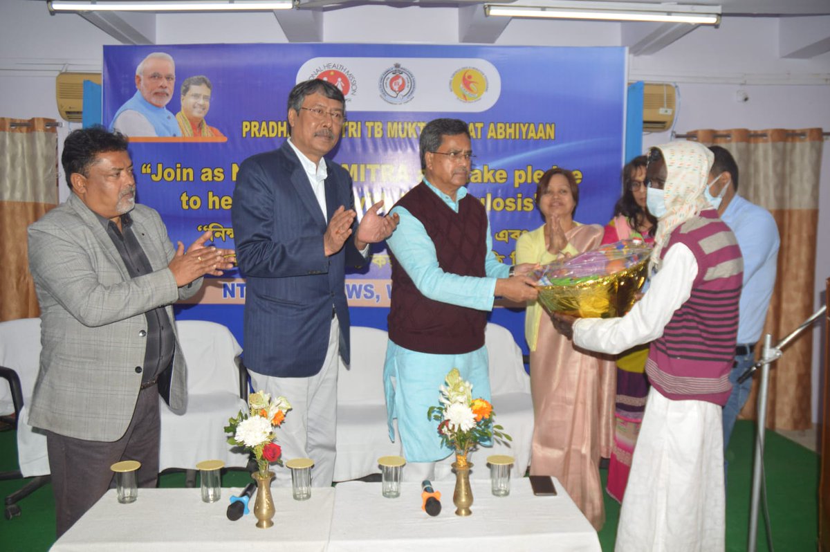 dtotrtrw's tweet photo. Prof. (Dr.) MANIK SAHA ,Hon'ble Chief Minister of Tripura adopted  TB patients and distributed food baskets to the TB Patients at District TB Centre ,West Tripura,    17 December 2022. 
DTO West Tripura @TbDivision
@DrRaghuramRao @nishantjeph @WHO @DrVCGiri @Sanjay_kamttoo https://t.co/OtZ7k8A92J