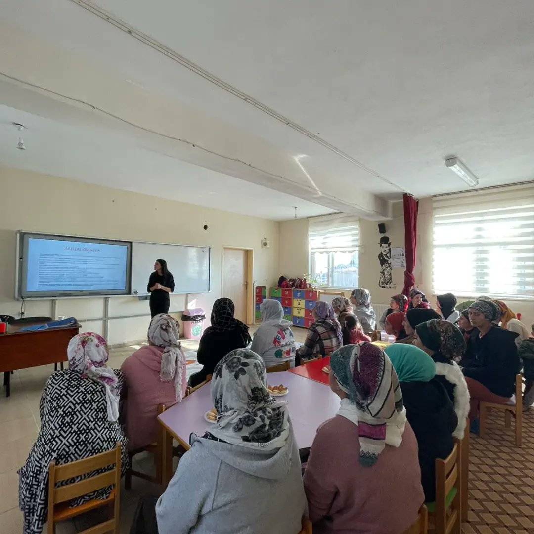 İLİMİZDE AİLE OKULU PROJESİ KAPSAMINDA 1.245 EĞİTİCİYLE 12.222 VELİMİZE EĞİTİM VERİLDİ
Milli Eğitim Bakanlığınca hayata geçirilen Aile Okulu Projesi çerçevesinde planlanan veli eğitimleri devam ediyor
👉meb.ai/aojaBy
<a href="/tcmeb/">Millî Eğitim Bakanlığı</a> <a href="/valiosmanbilgin/">Osman BİLGİN</a> <a href="/SirnakValiligi/">T.C. Şırnak Valiliği</a> <a href="/mirzatetik78/">Mirza TETİK</a>