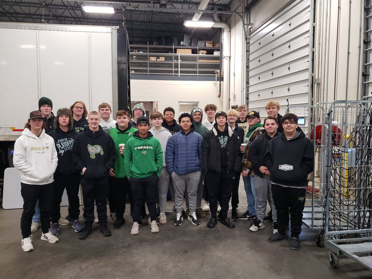 CoachKregerWTST's tweet photo. Good looking crew volunteering at Bags of Hope! Great job Parker Football
Thank you players, parents, and coaches for your continued leadership in our community!
#wtst
@JanesvillePHS @AthleticsParker https://t.co/sihjmXFhhh
