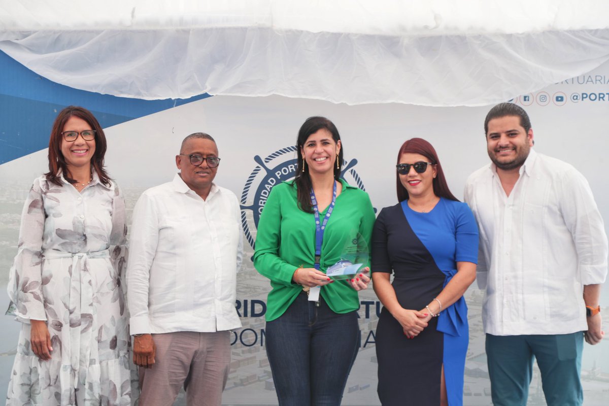 AlanChecoAlonzo's tweet photo. Que por motivos de agenda con el Presidente @luisabinader no pudo estar presente físicamente pero mediante videollamada dio a conocer algunas sorpresas en beneficio de nuestros portuarios #PortuariaAvanza https://t.co/jYyYB54JTi