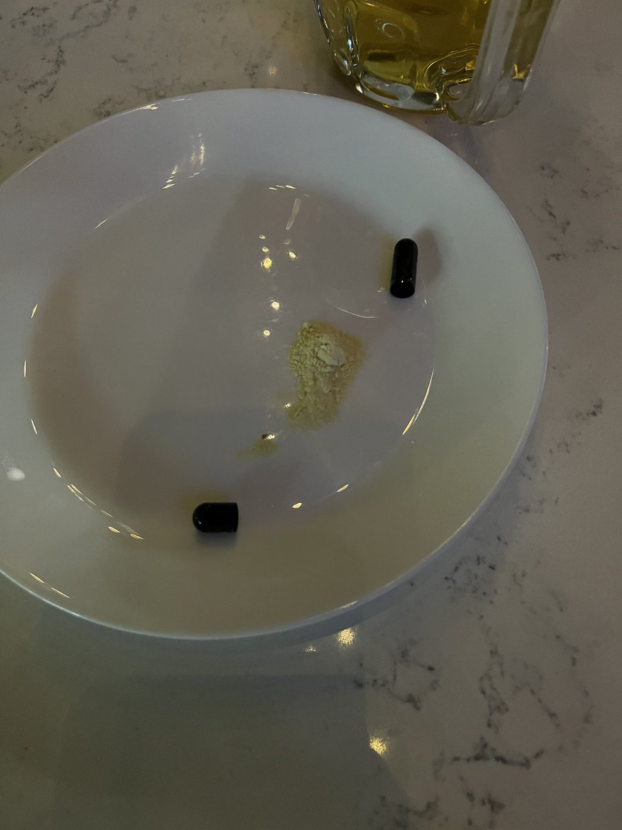 shut_up_anna's tweet photo. the story of the mysterious pill found on the floor of my job last night, told in 4 parts https://t.co/tdUJ7d7WT1