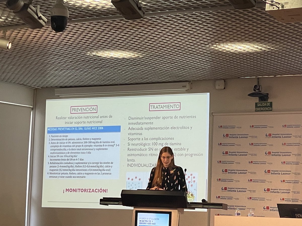 Elisa defendiendo excelentemente al grupo 5 y a la ⁦<a href="/SVNefro/">Sociedad Valenciana de Nefrología</a>⁩ en el curso de #electrolitos22 💪🏽💪🏽