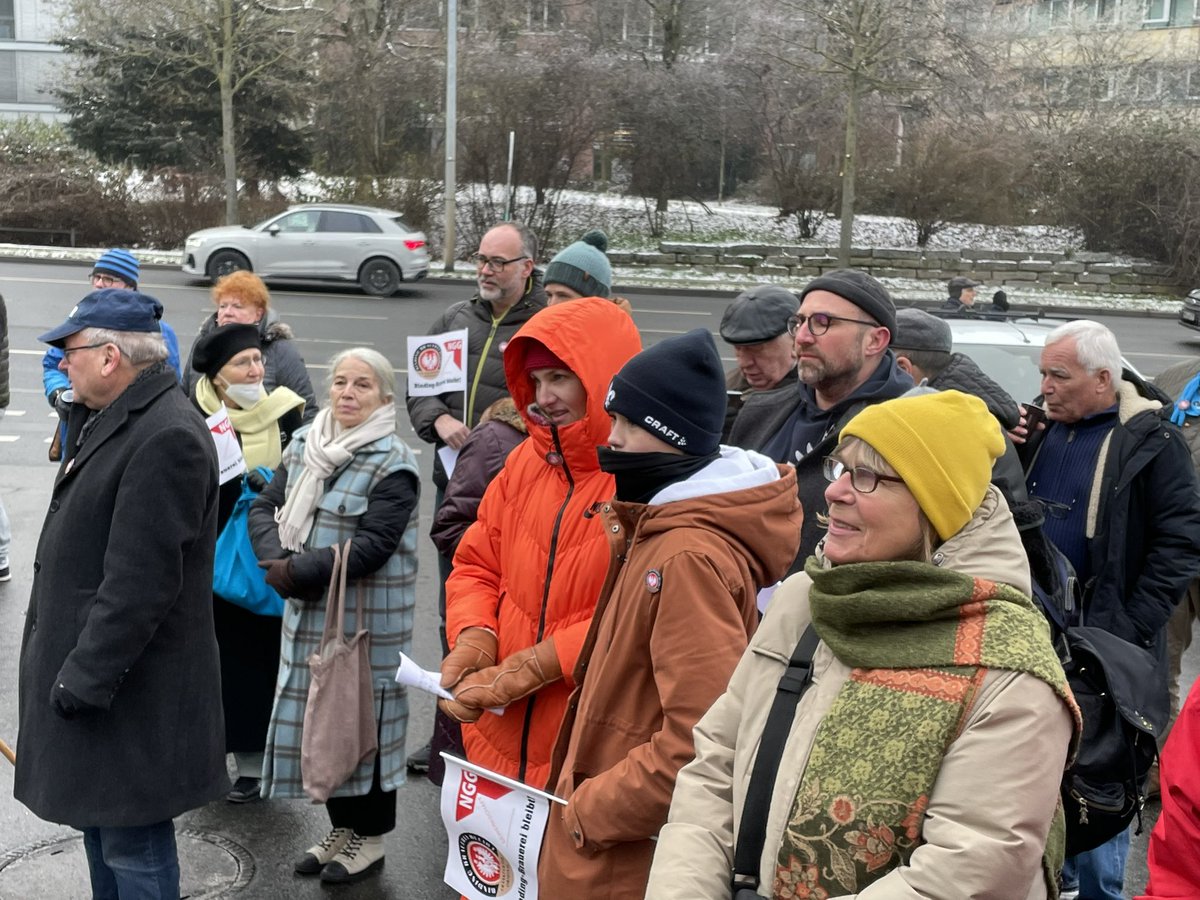 SKoerzell's tweet photo. Der Dr.-Oetker-Konzern trägt Verantwortung für 150 Beschäftigte u. deren Familien. Sich einfach aus dem Staub machen – das geht gar nicht! Die Brautradition in Frankfurt muss erhalten bleiben. Deshalb Finger weg von Binding! @dgb_news @GewerkschaftNGG #bindingbleibt https://t.co/zGm0nhg1j3