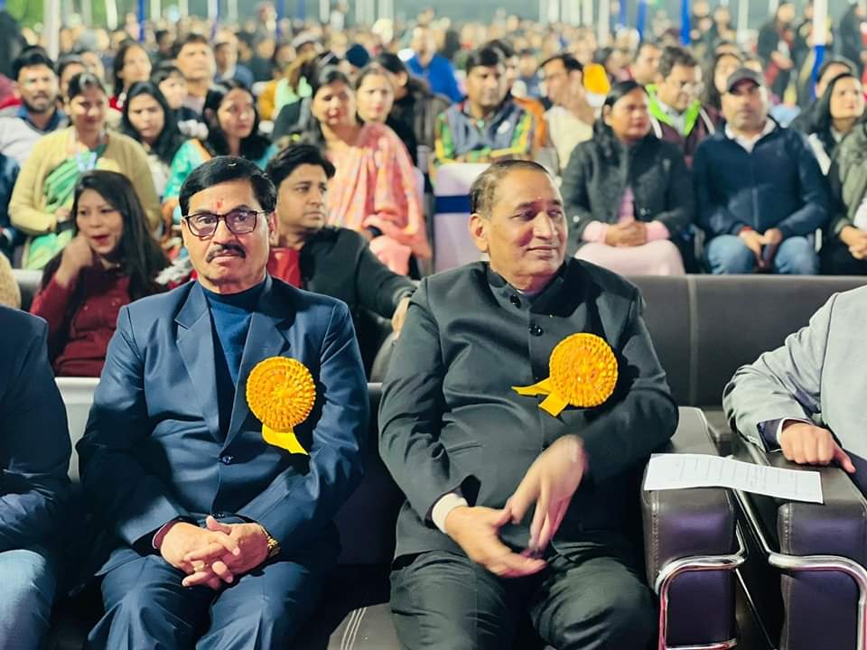 आज दादरी विधानसभा के ग्रेटर नोएडा वेस्ट स्थित एसकेएस वर्ल्ड स्कूल के वार्षिक महोत्सव में मुख्य अतिथि के रूप में सम्मिलित हुआ तथा विद्यार्थियों को आशीर्वाद भी दिया। #MLADadri