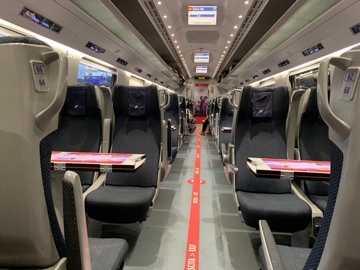 Nach einer ruhigen Schicht, ging es für mich nach dem Feierabend nach Basel, wo ich dank +20 noch den ECE erwische. Mein eigentlich geplanter ICE hat schon +30‘ 🫣
Hauptsache ich kann so ab Basel ohne Umstieg zum <a href="/europa_park/">Europa-Park 🎢</a> fahren 😇