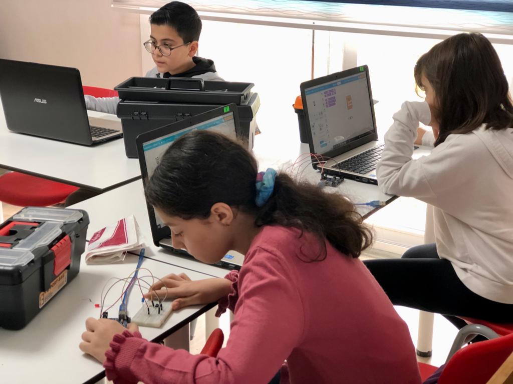 BYF1 grubu öğrencilerimiz ile Arduino ile Robotik atölyemiz devam ediyor. <a href="/izmir_ilmem/">İzmir İl Milli Eğitim Müdürlüğü</a>