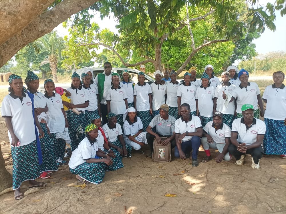 ArmelNydo's tweet photo. Conducting activities to offer family planning services through the mobile clinic to the beneficiary populations under @UNFPACameroon  funding. The activities are carried out under the coordination of @CAMNAFAW_IPPF https://t.co/P0YgqURsYh
