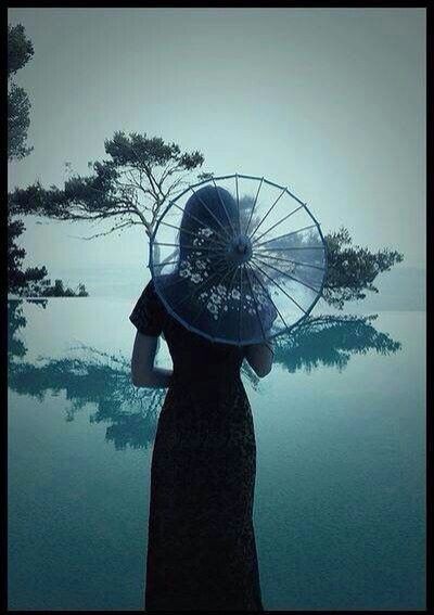 Molto spesso 
crediamo di essere  stanchi ma ...
forse... 
semplicemente
 siamo attraversati
 dalla tristezza ....