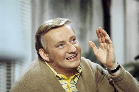 Remembering film, television, and voice actor Dave Madden, who was born #OTD (December 17th) in 1931.  #CampRunamuk #RowanandMartinsLaughIn #ThePartridgeFamily #LoveAmericanStyle #CharlottesWeb #EatMyDust #BarneyMiller #Alice