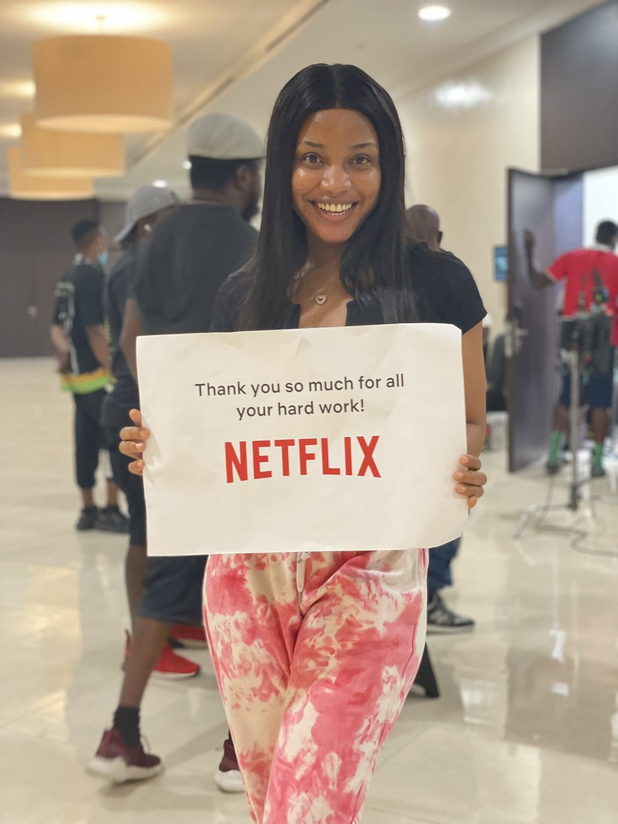 Rubyokezie's tweet photo. Hey fam ,Ruby Okezie here 
i played the evil best friend Nnenna in #FarFromHome 
I enjoyed being Nnenna although Ruby is nothing like her 😂 

Team Nnenna please gather here💚🚀
 O ti lo ! 
#Nnenna #farfromhomenetflix 
@NetflixNaija @InkblotPresents https://t.co/pYxMXX2nzB