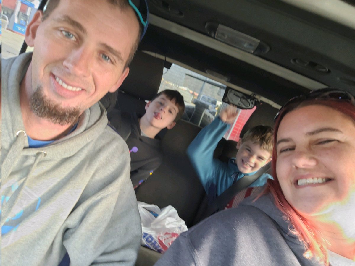 DavisFamilyFarm's tweet photo. Just picked up our boys for holiday visitation. #dadlife #DavisFamilyFarms https://t.co/oefoiwQoyn