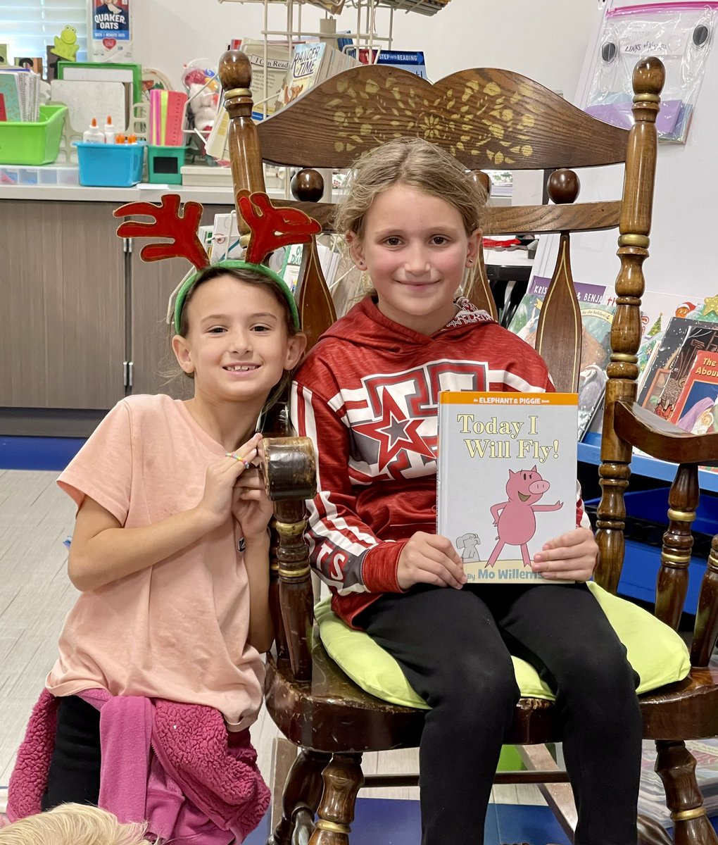 QueefLatinahO_G's tweet photo. We had another firstie hit 20 Home Readers! 🙌🏼 She invited ‘Big Sister’ to read to our class! 💜 What a treat! #greatreader #thirdgrader @WISDLagway @MissShepardson1 https://t.co/3MSIGlzNZv