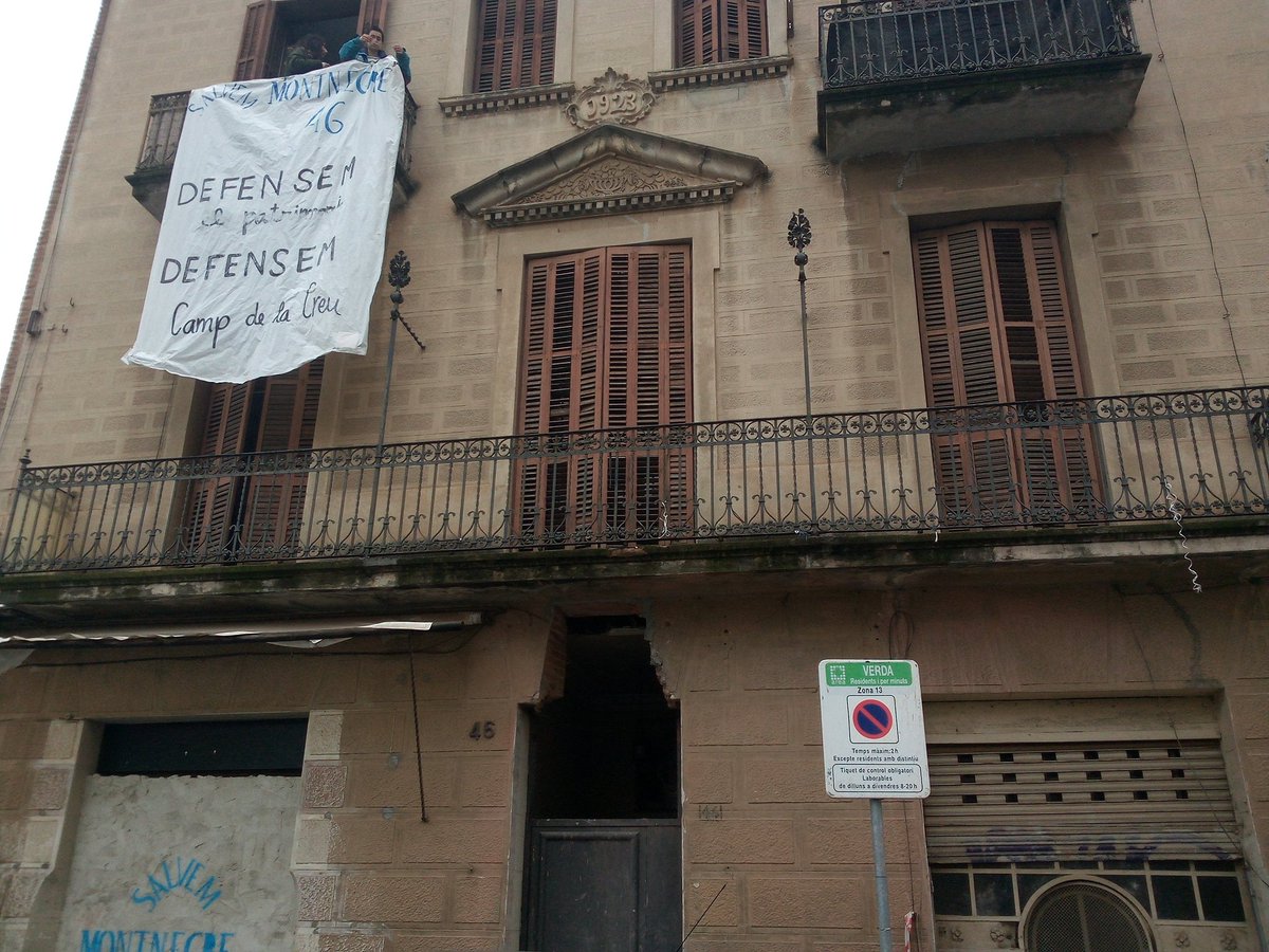 somcampdelacreu's tweet photo. ✊Donem tot el suport a les famílies de @GHLesCorts i @HabitatgeSants que ja viuen a #Montnegre46. Estem en contra de la precarietat en què viuen moltes famílies i la necessitat d'habitatges de protecció oficial. 
Donem-li us social al patrimoni popular!
#SalvemelCampdelaCreu https://t.co/hihbW80t2i