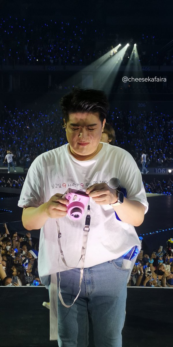 kwonfireA's tweet photo. Look how cute he is 🥺💙 #SS9inManila #SS9Manila #SS9inManilaDay1 #SHINDONG https://t.co/I0sUGYjpkm