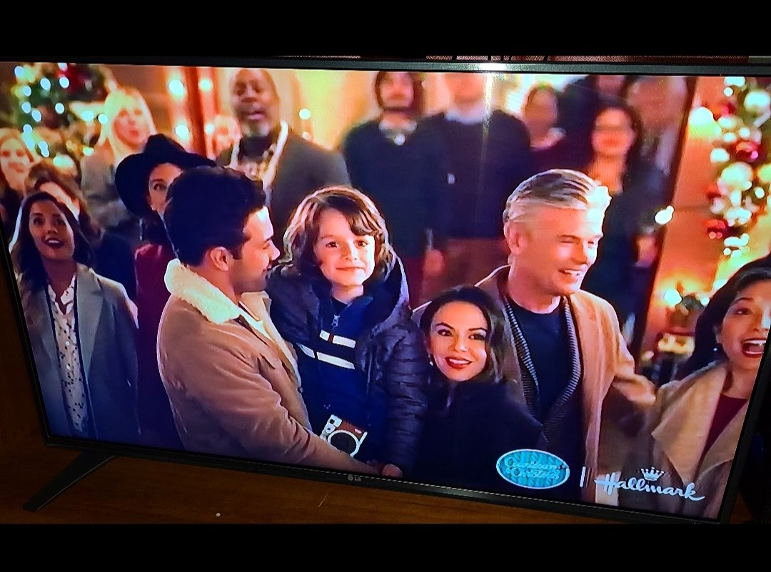 AJWoodson's tweet photo. #CoyoteCreekChristmas
#HallmarkChannel
Pesha is either Watching The #NFL #HomeRemodels #BakingChallenges or sappy #Christmas Movies
I Got *stuck* Watching this and IT WAS GREAT
(PS ... The Kid #AzrielDalman steals the Show) https://t.co/t0WQTZypM0